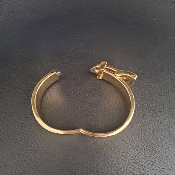 Juicy Couture Wide Hinged Buckle Bangle Bracelet‎ Gold Tone Signed Chunky - Picture 3 of 10